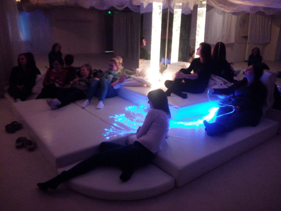 MSE Snoezelen Akropolis bila Dagmar Mega školení Snoezelen-specialista www.dagmarmega.cz www.mozekasmysly.cz